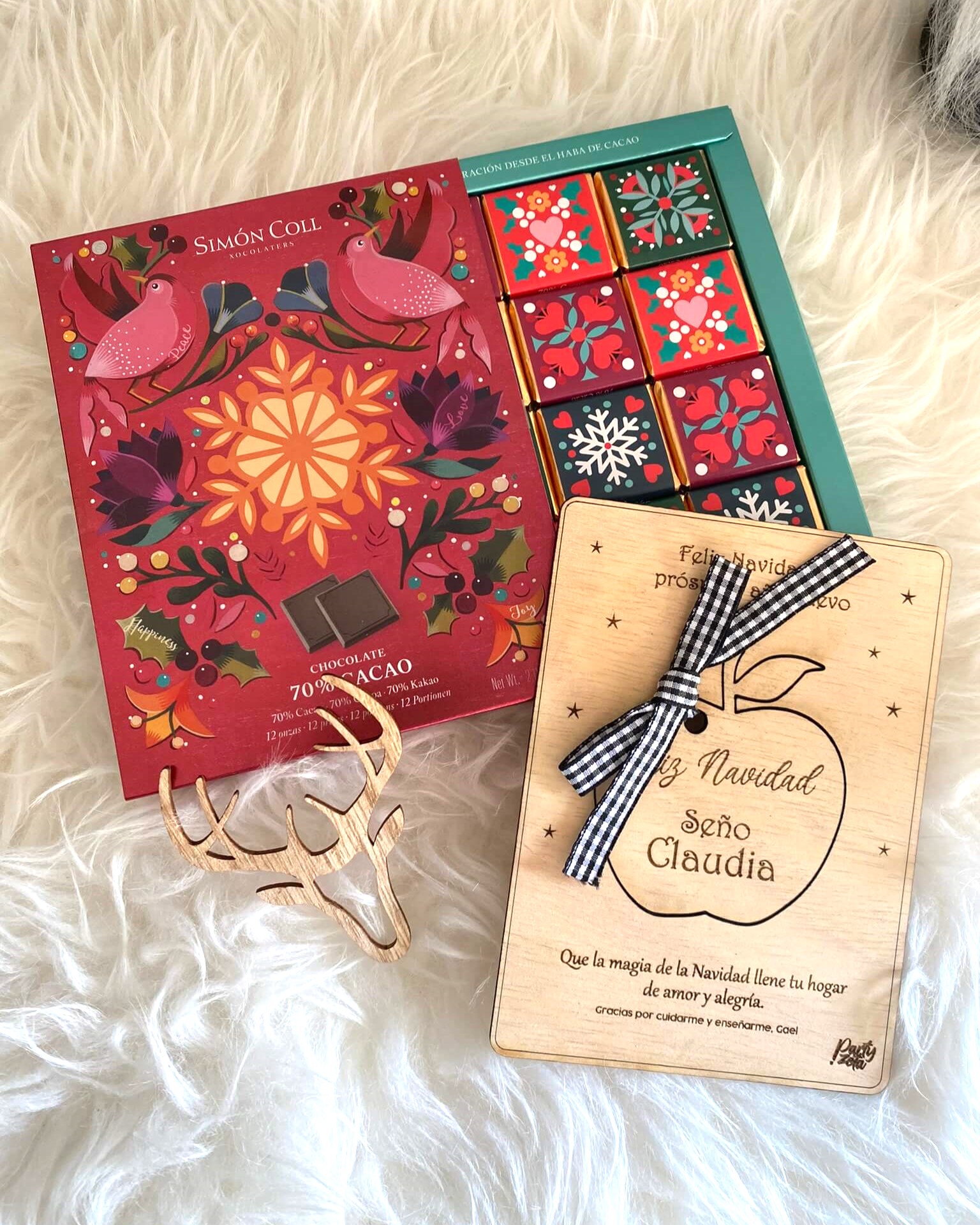 Pack Navidad Profe Postal Adorno de Madera más Chocolates