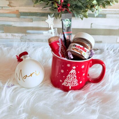 Taza Navidad Roja con adorno y dulces